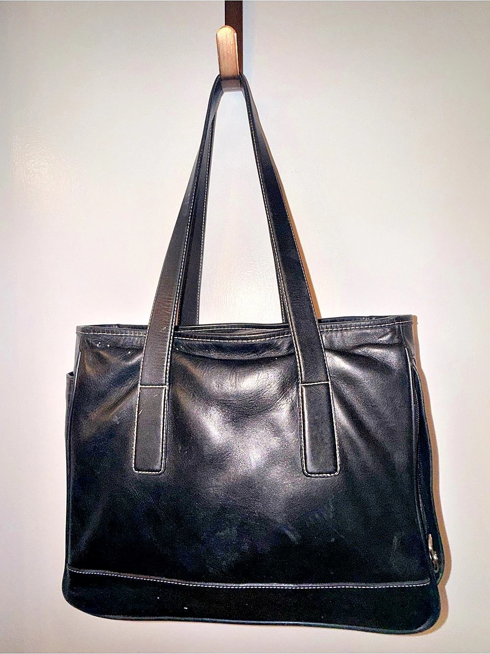 Concealed Carry Coronado Leather Tote in Black & Red.  Locking front pocket